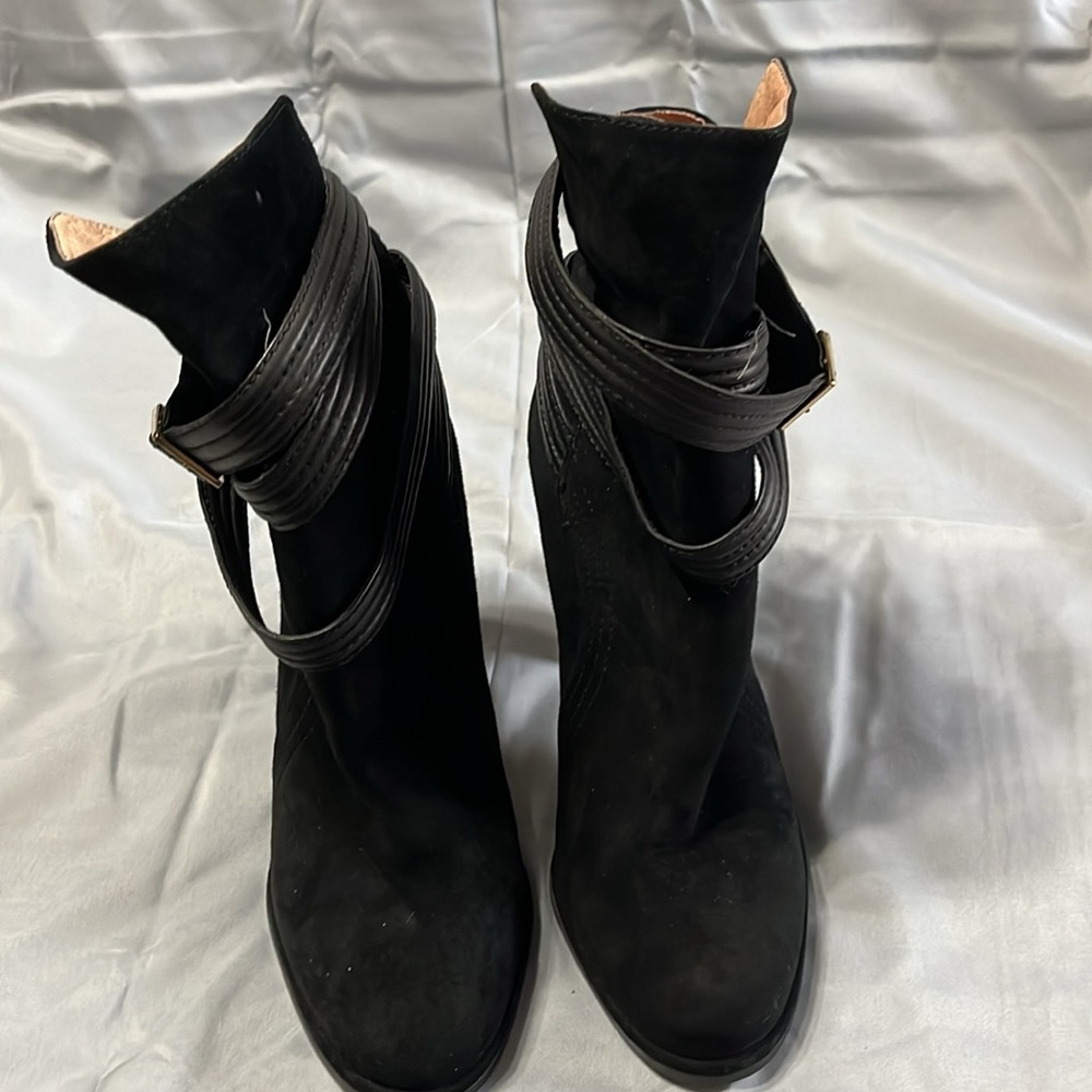 Louise Et Cie Womens Size 8 1/2 4”high